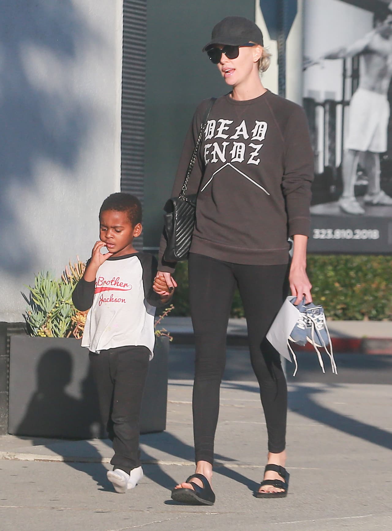 Charlize en su papel de mami.