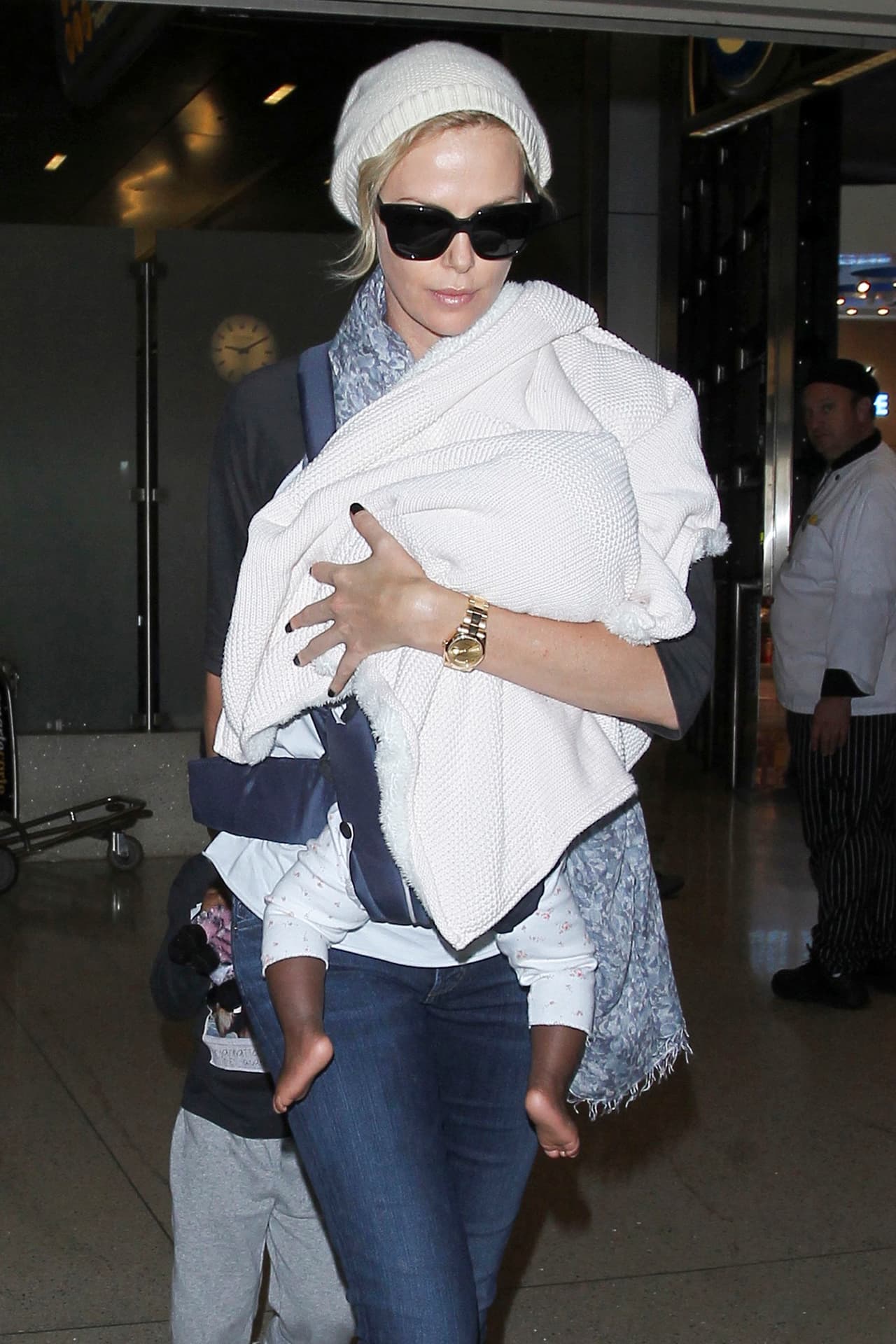 Charlize en su papel de mami.