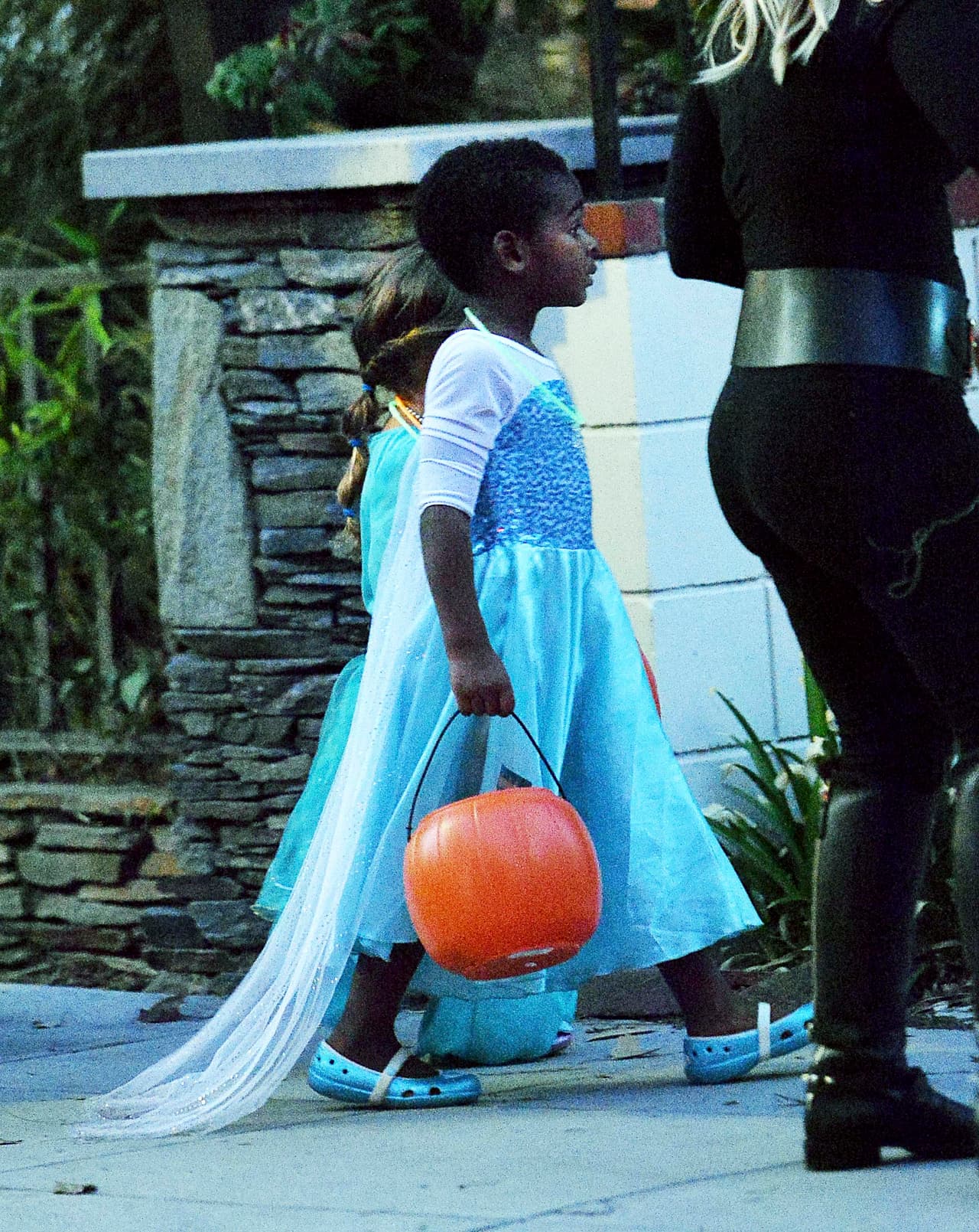 Charlize en su papel de mami.