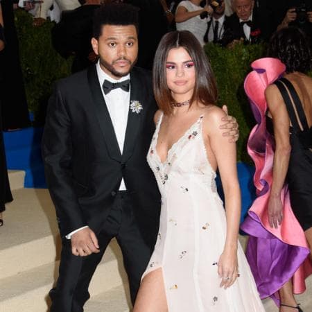 La canción, lanzada a finales de marzo, continúa con “supongo que era solo otra de tus paradas y solo desperdiciaste mi tiempo”.