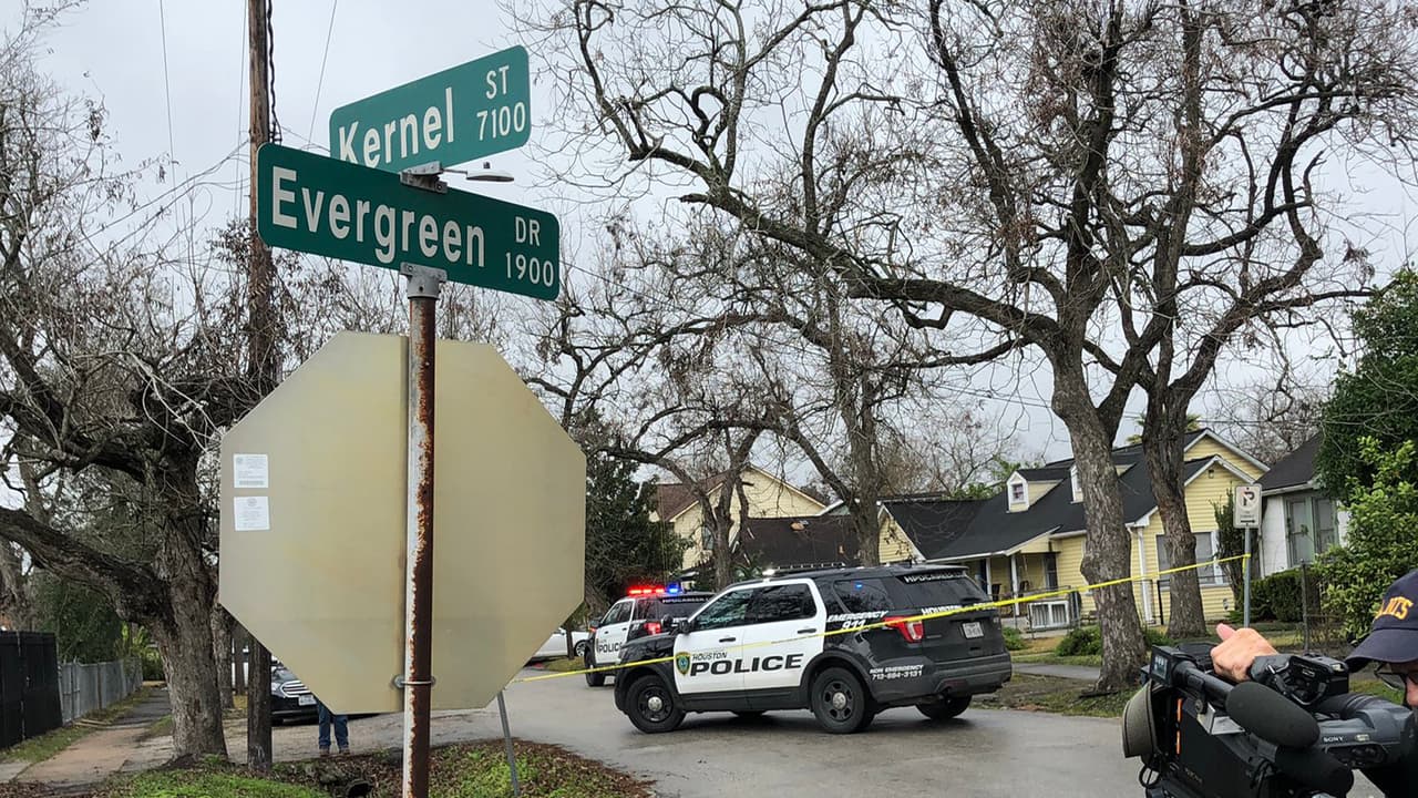 Muere sospechoso en carro envuelto en llamas tras una persecución policiaca en el sureste de Houston