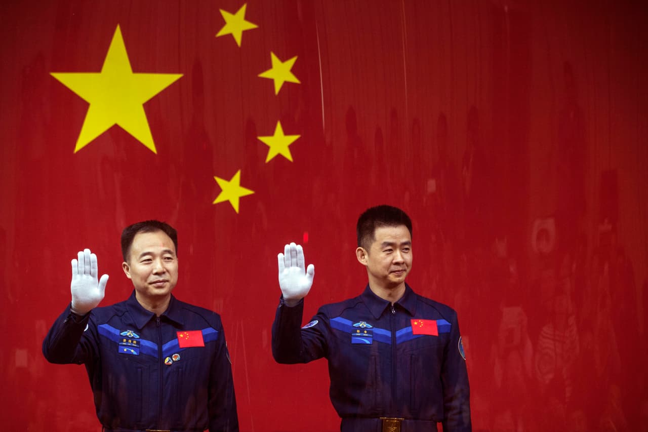 Astronautas vuelven a la Tierra tras la misión espacial más larga hasta ahora de China