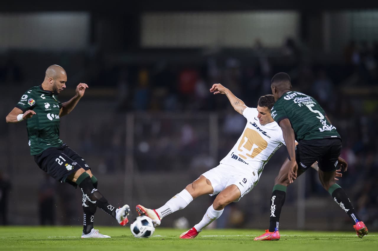 Con doblete de Digo Valdés y gol de Omar Campos, Santos golea 0-3 a los Pumas y suben a hasta la sexta posición de la tabla.