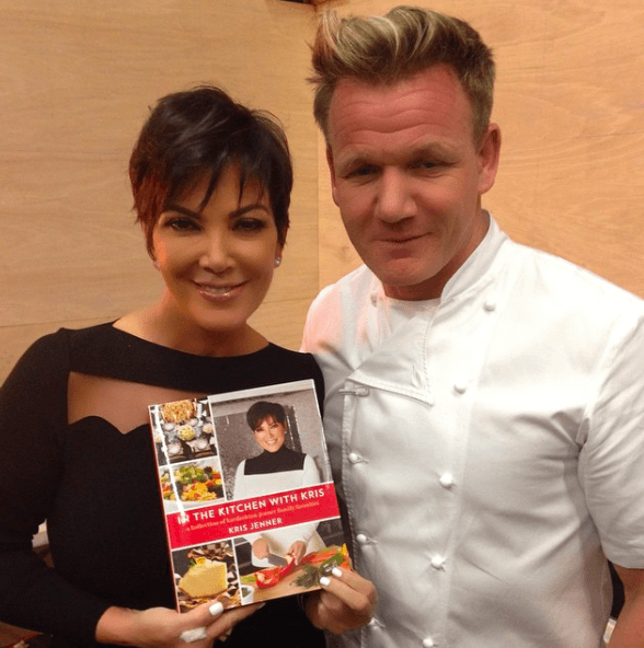 Otra de las Kardashian que ha sido descubierta es la mamá, Kris Jenner, que para esta ocasión dejó a Gordon Ramsay con una inflamación en la frente.
