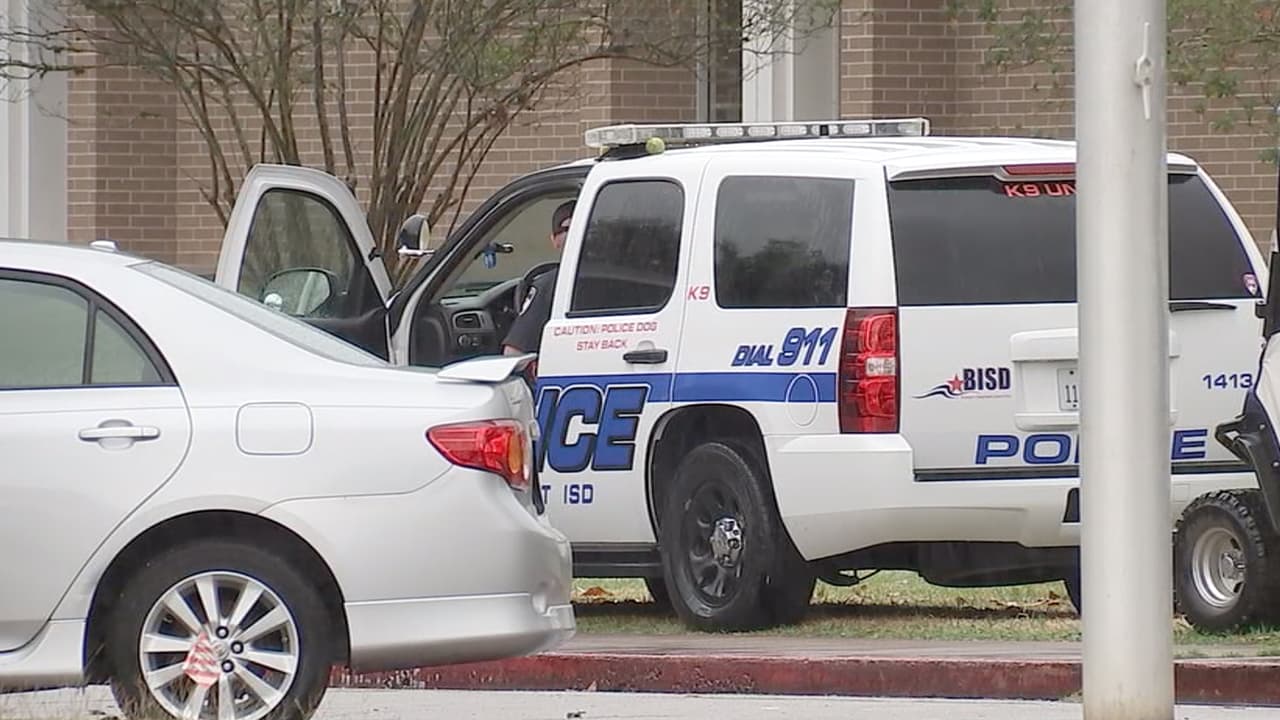 Cole Hagan, un jugador de fútbol americano de Brazoswood High School, continúa recuperándose de sus heridas tras el ataque del 3 de diciembre. Hay tres adolescentes acusados en relación con el incidente.
