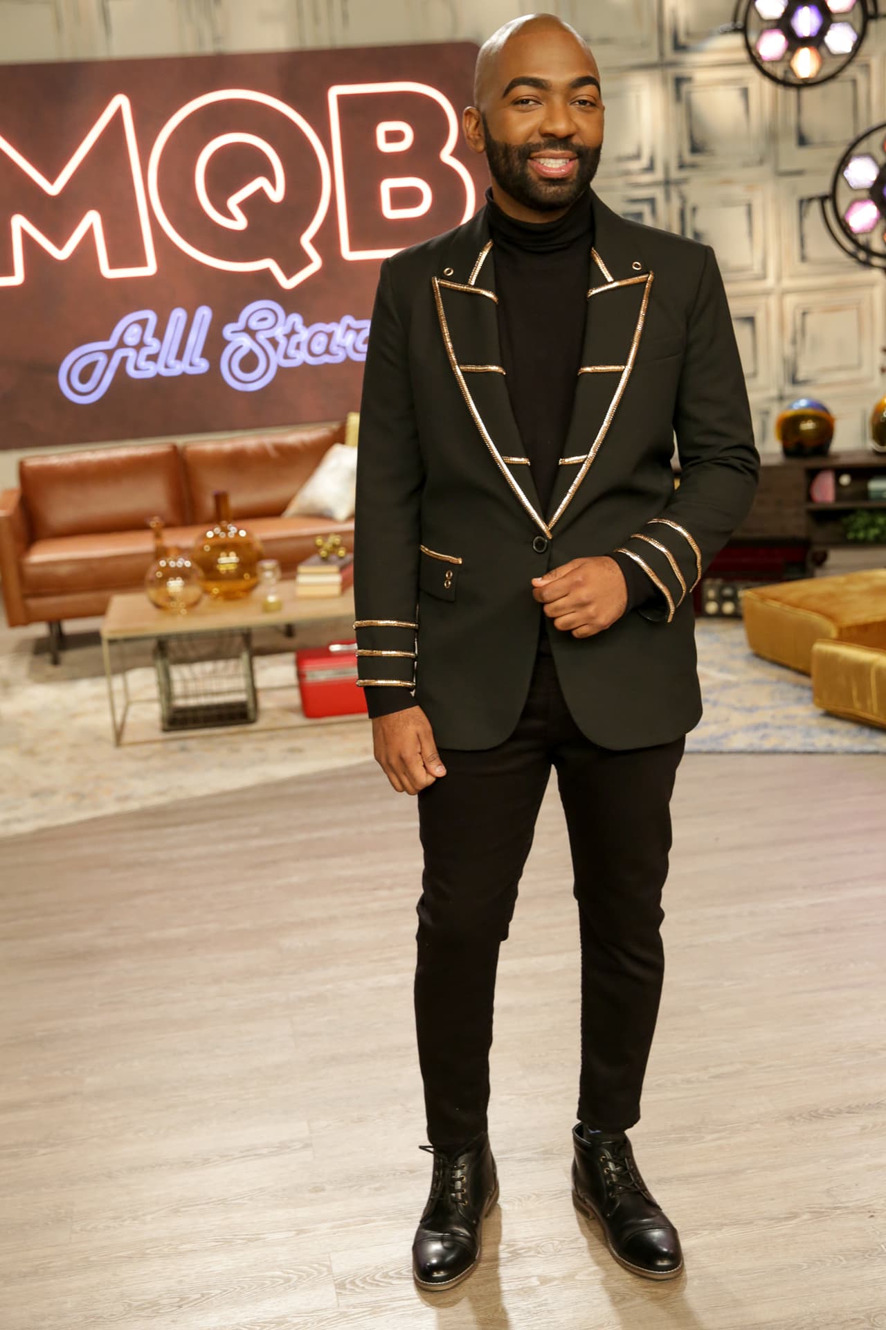 El 
<b><a href="https://www.univision.com/shows/mira-quien-baila/perfeccion-vs-sonrisa-adrian-lastra-y-brea-brank-compiten-a-ritmo-de-swing-y-encantan-a-los-jueces-video" target="_blank">segundo duelo estuvo encabezado por Brea Frank y Adrián Lastra</a></b>.