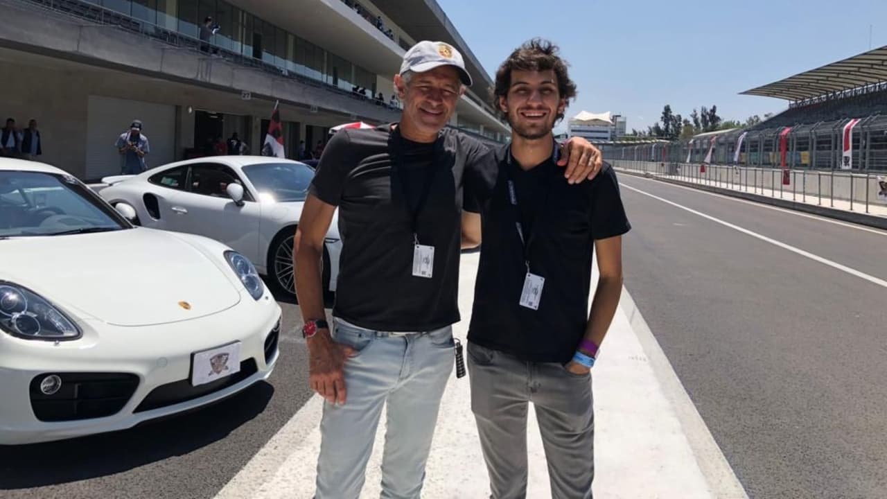Zarco Sarquis Deguer y su hijo José Alan Sarquis Elías en la experiencia Porsche.