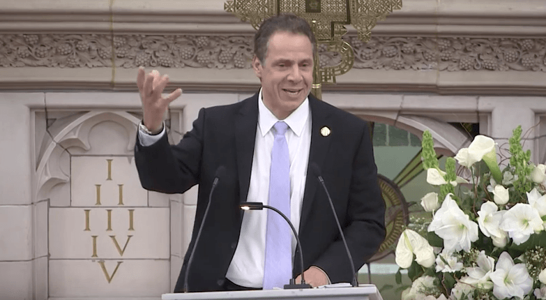 Desde un púlpito en Harlem el Gobernador de Nueva York proclama acciones contra el odio
