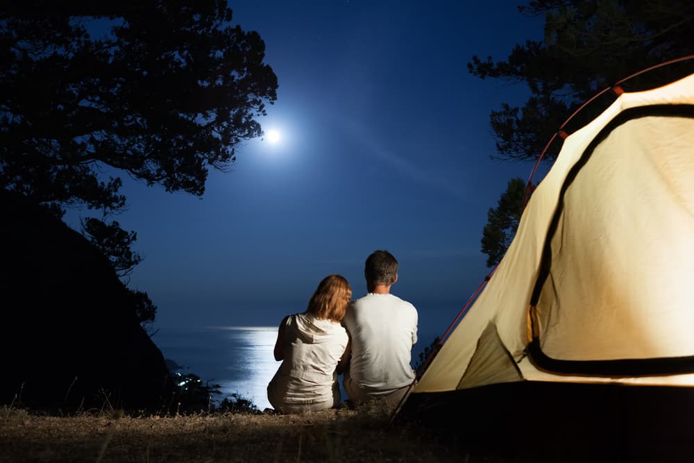 Este Mes del Gallo contarás con más tiempo libre para ti, y si lo aprovechas podrás realizar un empleo adicional que aumente tus ingresos o aprovechar esa oportunidad para fortalecer una relación sentimental con una escapada romántica a la luz de la Luna.