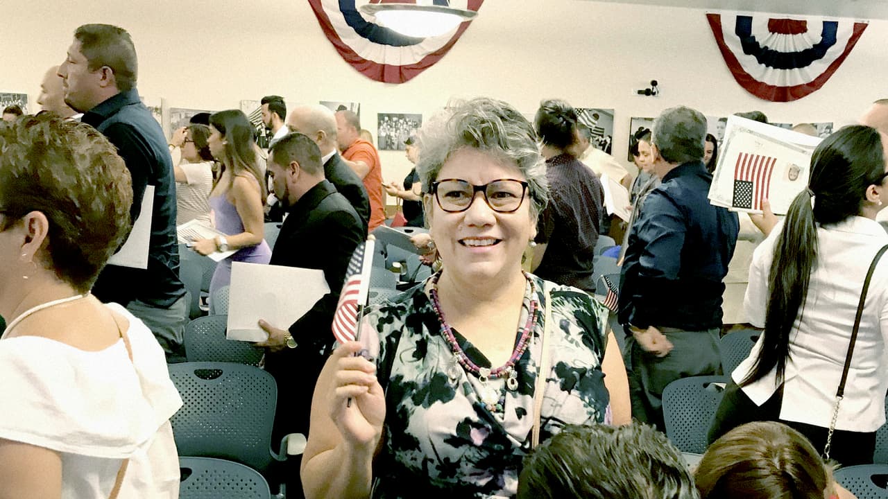 Congresistas demócratas presentan proyecto de ley para abaratar el costo de la ciudadanía