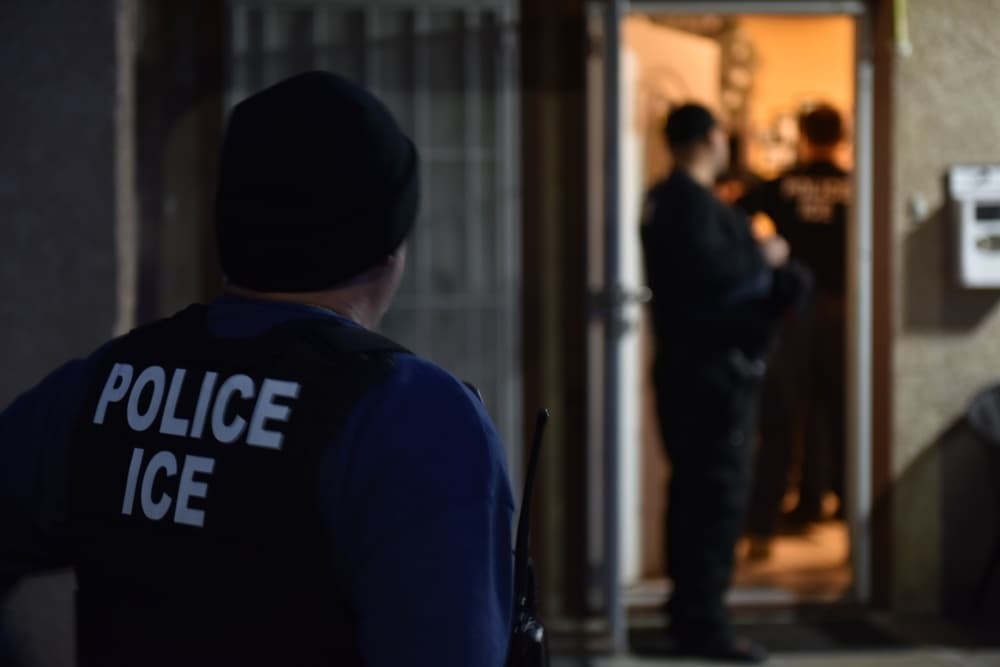 <b>AÑO FISCAL 2018</b>: ICE arrestó a 15,189 inmigrantes indocumentados. El 62 por ciento de estos (9,490) eran criminales que habían sido procesados penalmente, según la agencia.