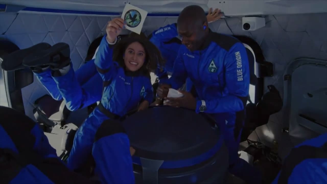 "La historia de dónde vengo, de dónde comencé. Este sueño de salir del planeta, de llegar a hacer unas cosas increíbles. De empezar desde cero y poder llegar hasta el espacio, yo creo que es una historia increíble, una historia que me encanta contar. Cuando lo ves así de esa manera, puedes ver toda la trayectoria, es algo que te llena el corazón”, agregó la hispana.