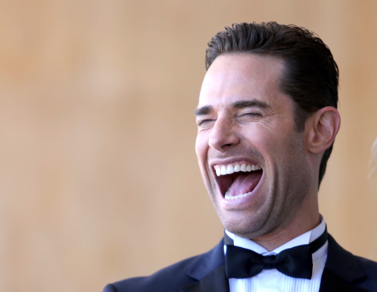 "
<b><a href="https://www.univision.com/famosos/renata-notni-ofrece-un-adelanto-de-como-enamora-a-sebastian-rulli-en-el-dragon-video" target="_blank">Lo disfruté al máximo</a></b>. Ha sido agotador, eso no se puede negar. Ha sido una producción muy demandante, no hemos parado, no ha sido para nada espaciosa, el ritmo de grabación fue siempre intenso, creo que por eso el resultado", aseveró.