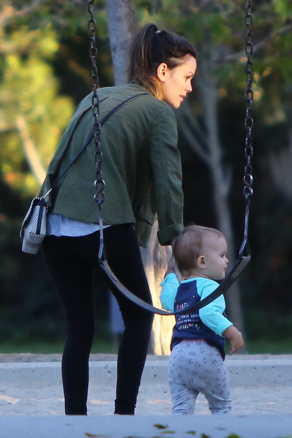 El actor de 'Star Wars' no las acompañó esta vez al parquecito de Los Angeles.