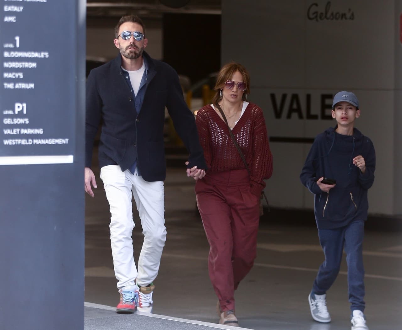 Este 30 de octubre, finalmente Maximilian fue visto nuevamente en un lugar público con la famosa pareja de actores. 
<br>