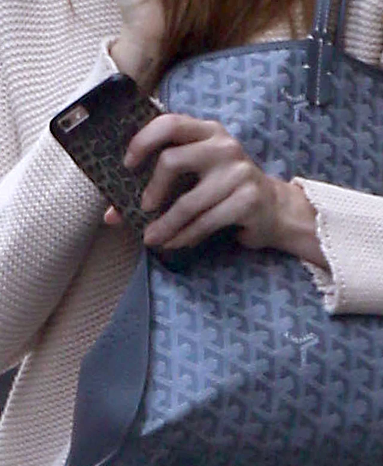 OMG! ¿Dónde dejó su hermoso anillazo?