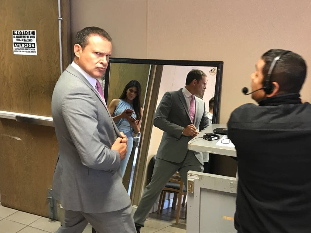 Nada se le escapa a nuestra cámara. Mira cómo pillamos a Alan Tacher, sus muecas son lo máximo.