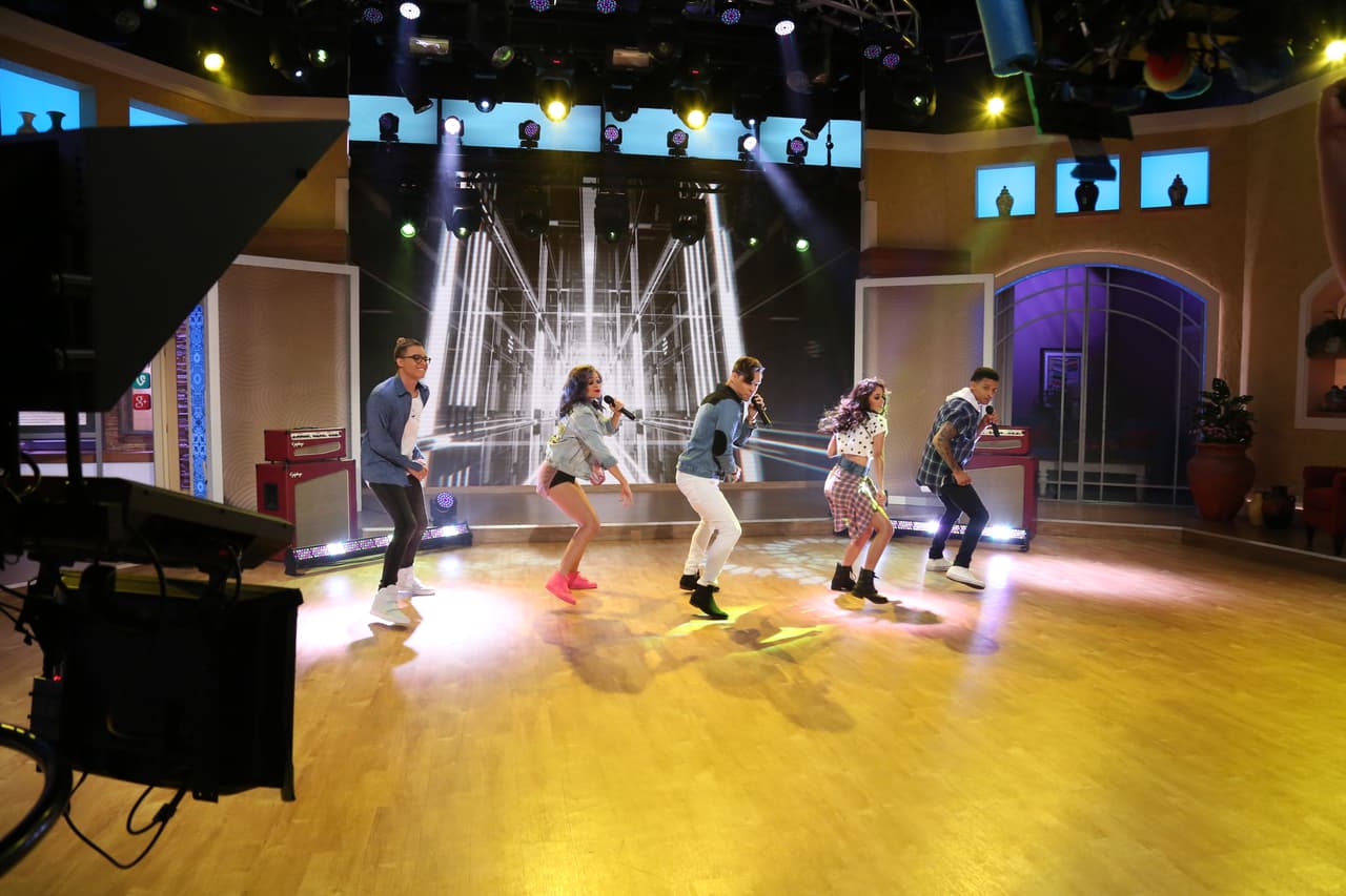 Y tres videos musicales.