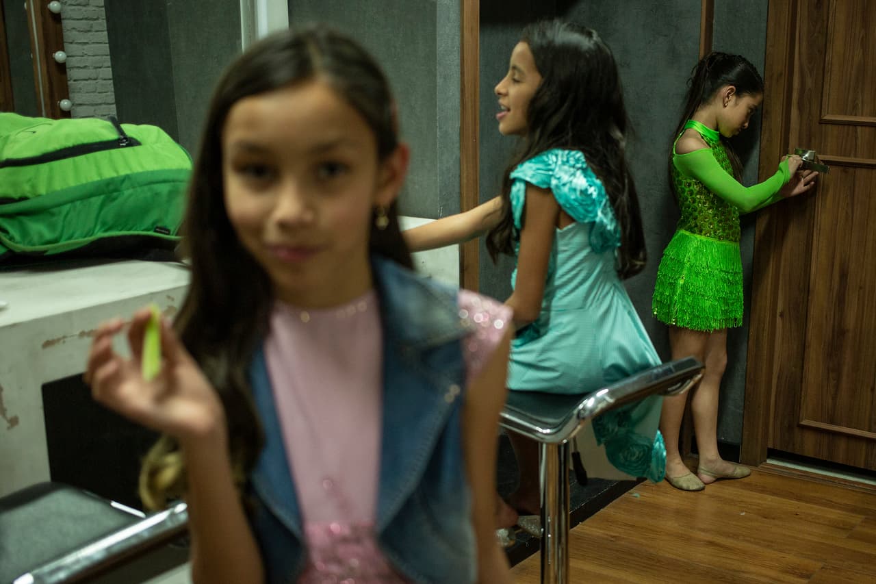 Las pequeñas también mostraron seguridad y carisma frente y detrás de cámaras.