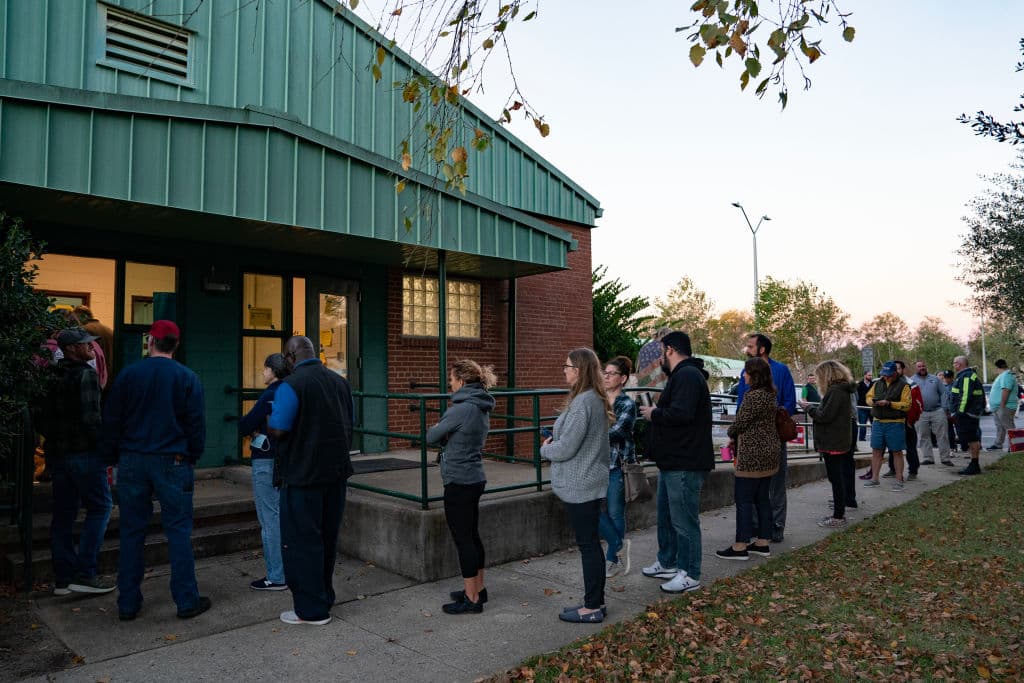 Desde las 6:30 a.m. los electores han acudido a las urnas en Carolina del Norte. Este es un centro de votación en Fuquay Varina.