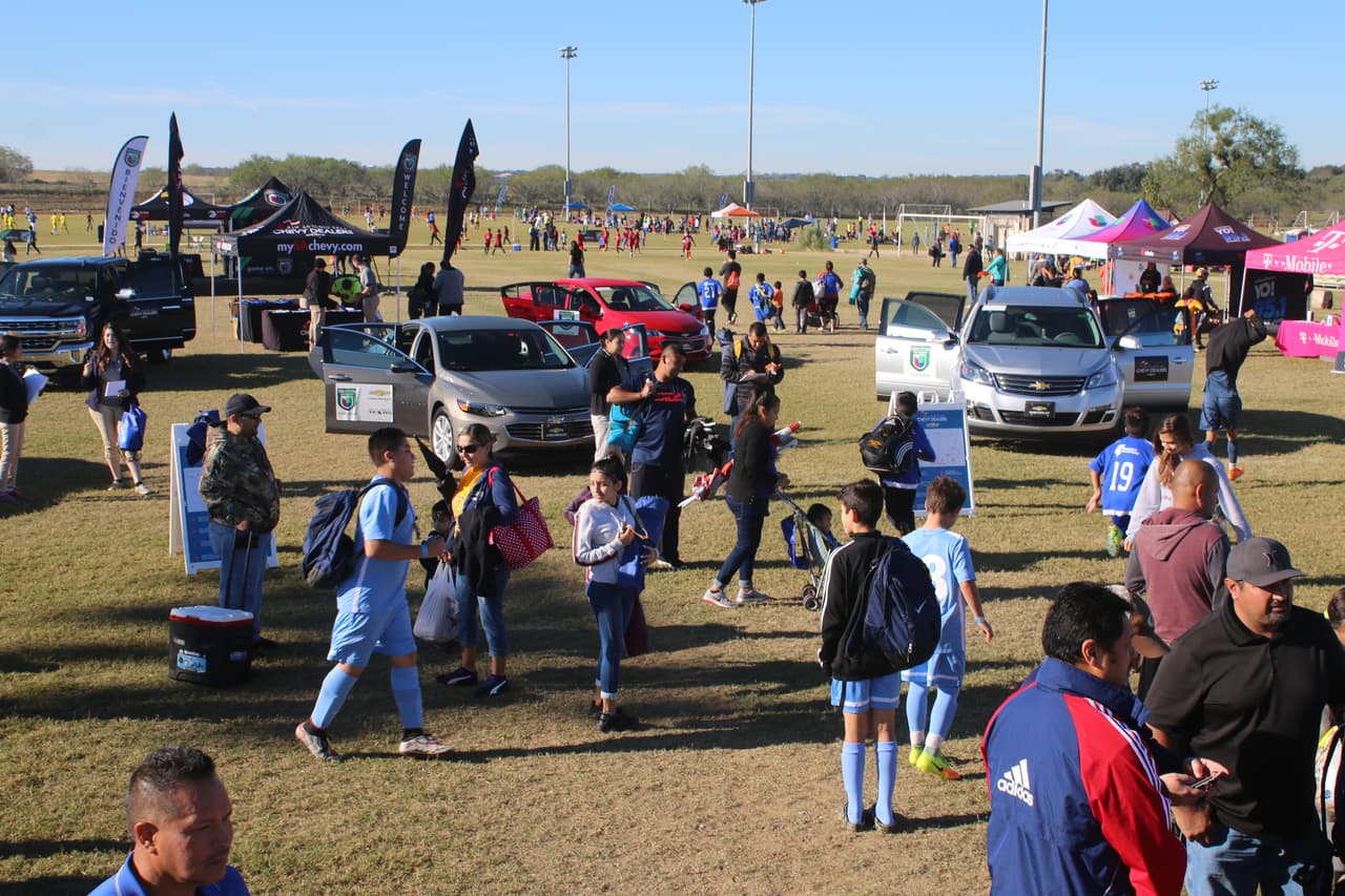 Decenas de personas disfrutaron este 22 de octubre de la más reciente edición de Copa Univision en la ciudad texana en donde practicaron su deporta favorito y convivieron con su comunidad.