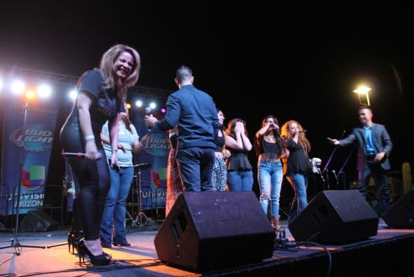 ¡Univisión Arizona sí cumple con su gente! Después de la tormenta, vino un súper concierto con El Dasa y la Arrolladora Banda Limón. Miles de personas bailaron, cantaron y además compartieron con el talento de radio y televisión de Univisión Arizona.
