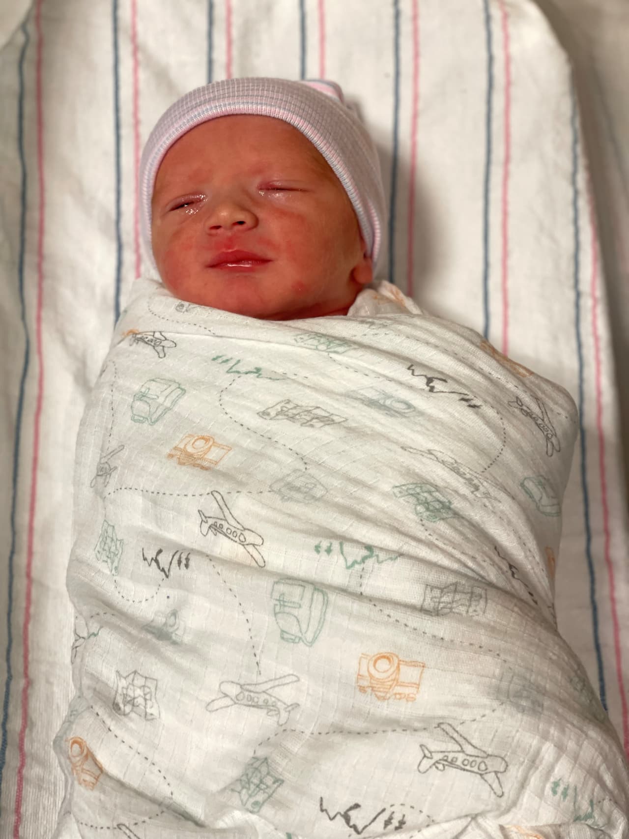 Su hijo recién nacido, 
<b>Zachriya</b>, pesó seis libras y 11 onzas y mide unas 20 pulgadas de largo.