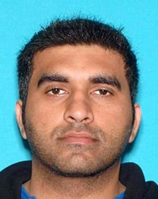 <h3 class="cms-H3-H3">Waqar Ghumman </h3>
<br>
<br>Este
<a href="https://www.univision.com/temas/fugitivos">fugitivo</a> nacido hace 32 años en Pakistán
<b>ha trabajado como conductor de camión Clase A</b> y viajaba con frecuencia a la costa oeste del país.
<br>
<br>El pasado 8 de enero, Ghumman y su compatriota Mohsin Zamir
<a href="https://www.fbi.gov/wanted/known-bank-robbers/waqar-ghumman" target="_blank">robaron un banco a punta de pistola en Tonawanda, Nueva York.</a>
<b>El FBI cree que los dos pudieran haber huido a su país natal. </b>
<br>