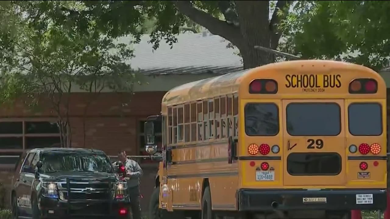 Gobernador anuncia leyes para el control de armas de California tras tiroteo en Texas