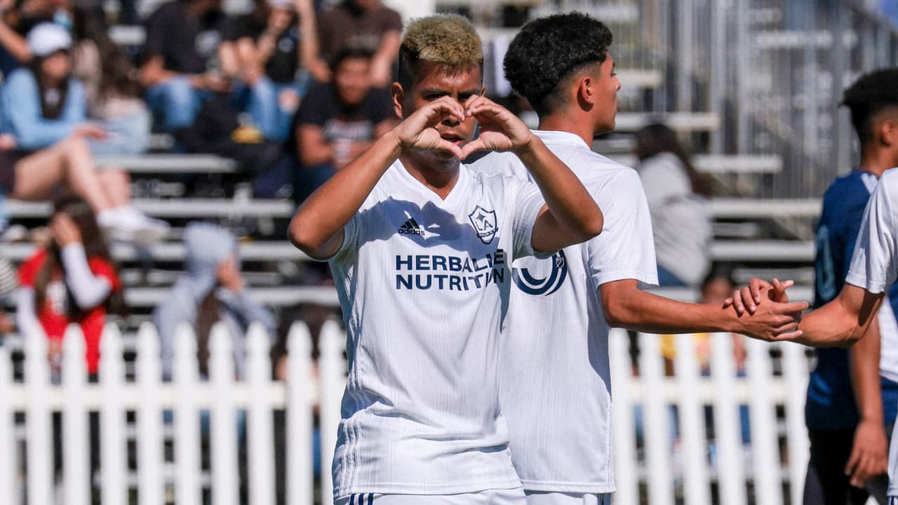 Efraín Álvarez hace doblete en triunfo de LA Galaxy ante St. Louis City