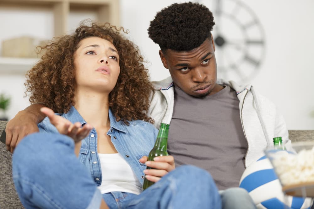 Si la persona que te gusta te rehúye o no sientes calor humano en su interacción, trata de buscar otra cosa en tu vida. Las palabras pueden ser engañosas, porque cuando se siente la intención de manera intuitiva, uno se da cuenta si es honesto o no.