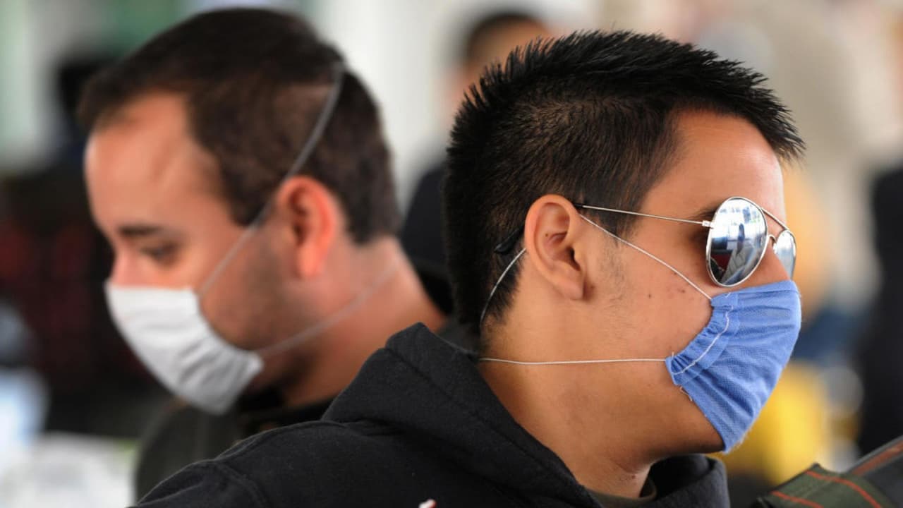 Autoridades de salud piden usar mascarillas ante nivel comunitario alto de covid