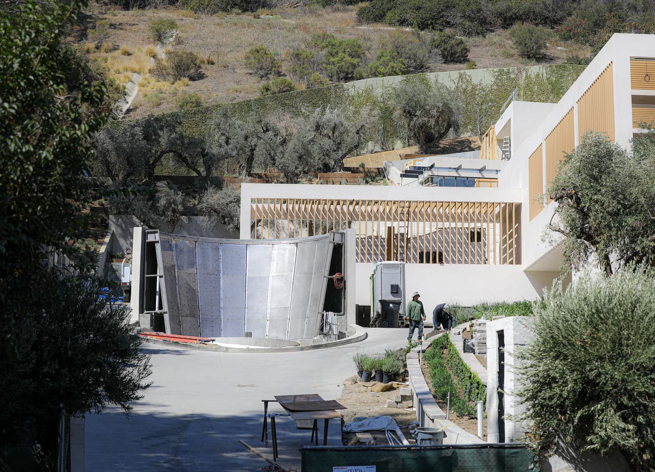 La adquirió por 
<b>28 millones de dólares</b> y originalmente tenía un estilo rural francés.
<br>