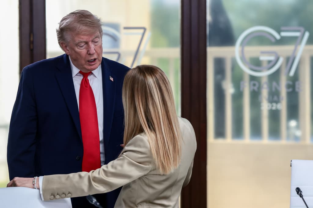 Donald Trump revive la polémica con Italia al afirmar que Meloni le "rogó" una foto con él
