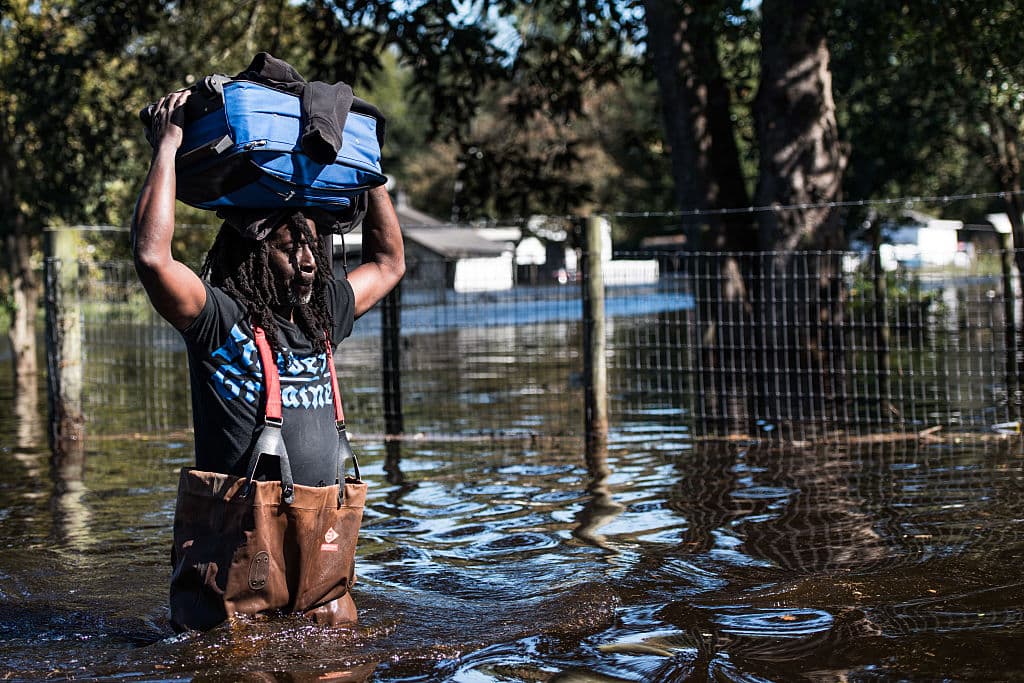 Extreman la vigilancia de un río de Carolina del Norte que amenaza con desbordarse