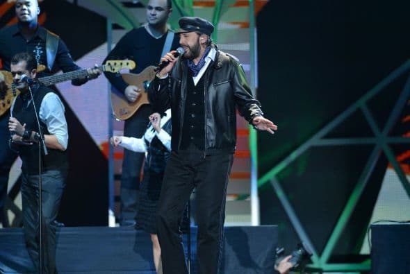 3. Juan Luis Guerra ingresó a Beerkle en 1982 y obtuvo un diploma en composición de jazz...