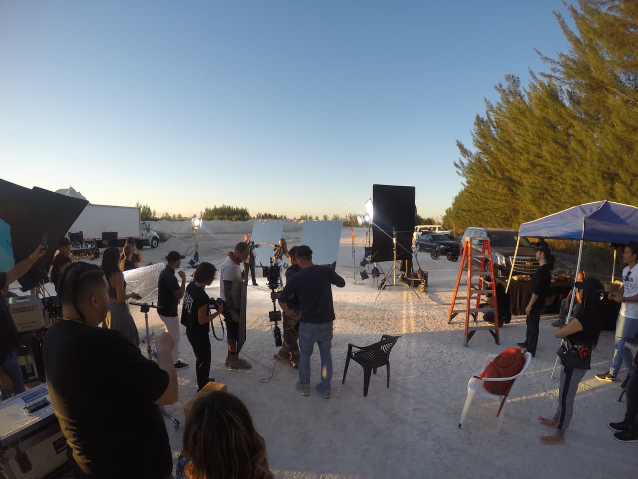 Daddy Yankee y Natti Natasha se juntaron para este tema, al que Daddy Yankee describe como "reggaeton, dancehall, moombahton." En entrevista para Uforia radio, nos dijo "cuando uno encuentra el balance entre el hombre y la mujer en un tema creo que todo el mundo se puede identificar."