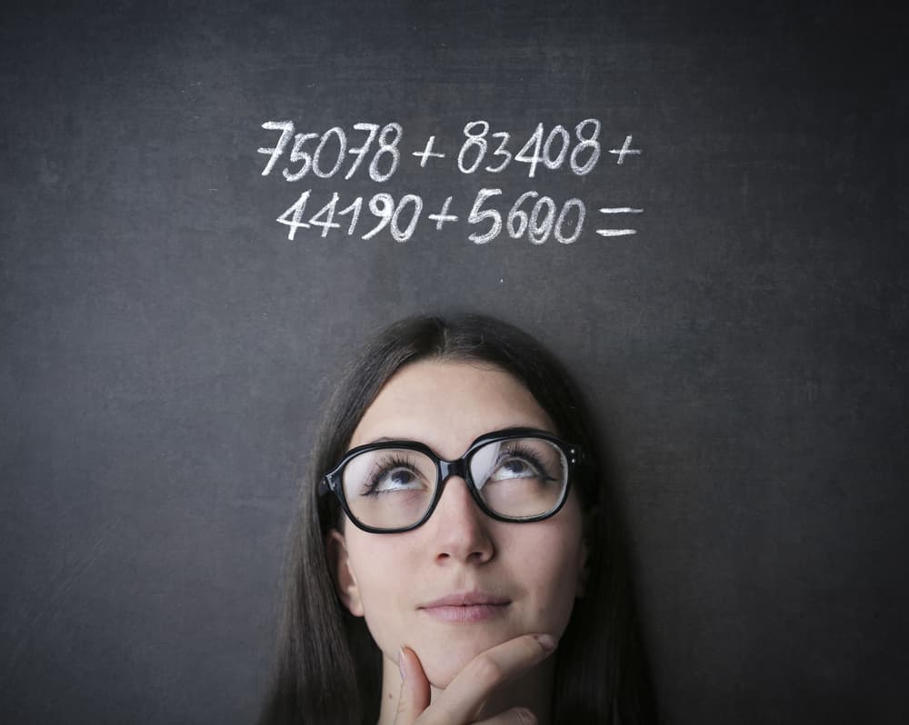 Siguiendo esta técnica sumamos ese 4 (que ya sabemos es el equivalente del 13) con el 2 que corresponde al mes de febrero y el 2 que representa el año actual 2018 (2+1+8=11=2). La suma de estos tres números nos arroja: 4+2+2=8 Es decir, este martes 13 de febrero del año 2018 equivale a un 8, un número considerado entre otras cosas de evolución económica.