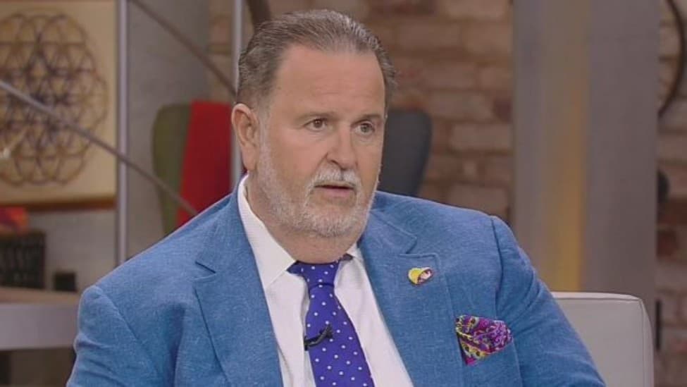 "Me empieza un dolor en la espalda y me voy al hospital un día, me hacen un MRI y me encuentran que tengo un tumor en el riñón derecho que es del tamaño de la cabeza de una persona. La mujer que está ahí me dice esto es muy peligroso", reveló en Despierta América.