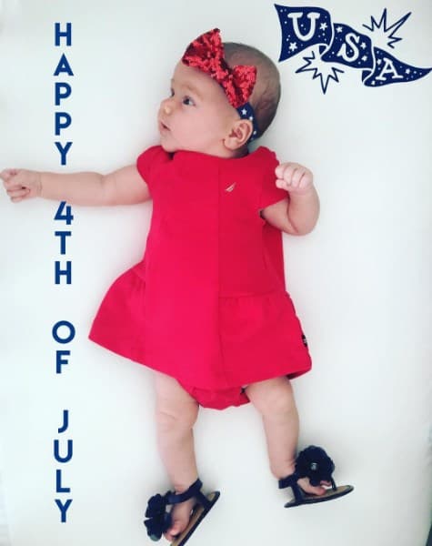 Baby Alana lució preciosa en su primer 4 de julio.