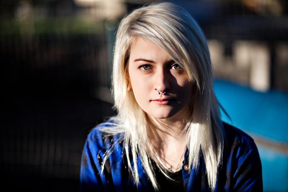 <b>Natasha Winn, estilista</b>: “De verdad sentía que no valía nada y que no merecía estar viva y que… no lo sé. Sólo pensaba que era una persona horrible y la única forma de no ser horrible era morir. Incluso si tu amigo o tu amiga dice: voy a matarme, deberías tomarla en serio y no decir: eso es algo que siempre dices”.