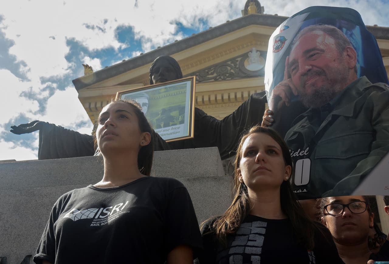 "Sinceramente, no tengo ambición de poder, de dinero, de nada. Solo de servir a mi país", fueron las palabras de Castro al expulsar al dictador Batista en 1959, antes de dar inicio a su propia dictadura.