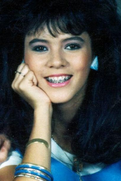 <b>Edith Márquez</b> tuvo un cambio drástico, así se veía cuando inició la serie en 1987, mismo año en el que comenzó su carrera junto al grupo musical 'Timbiriche'. Edith se colocó rápidamente en el gusto del público.