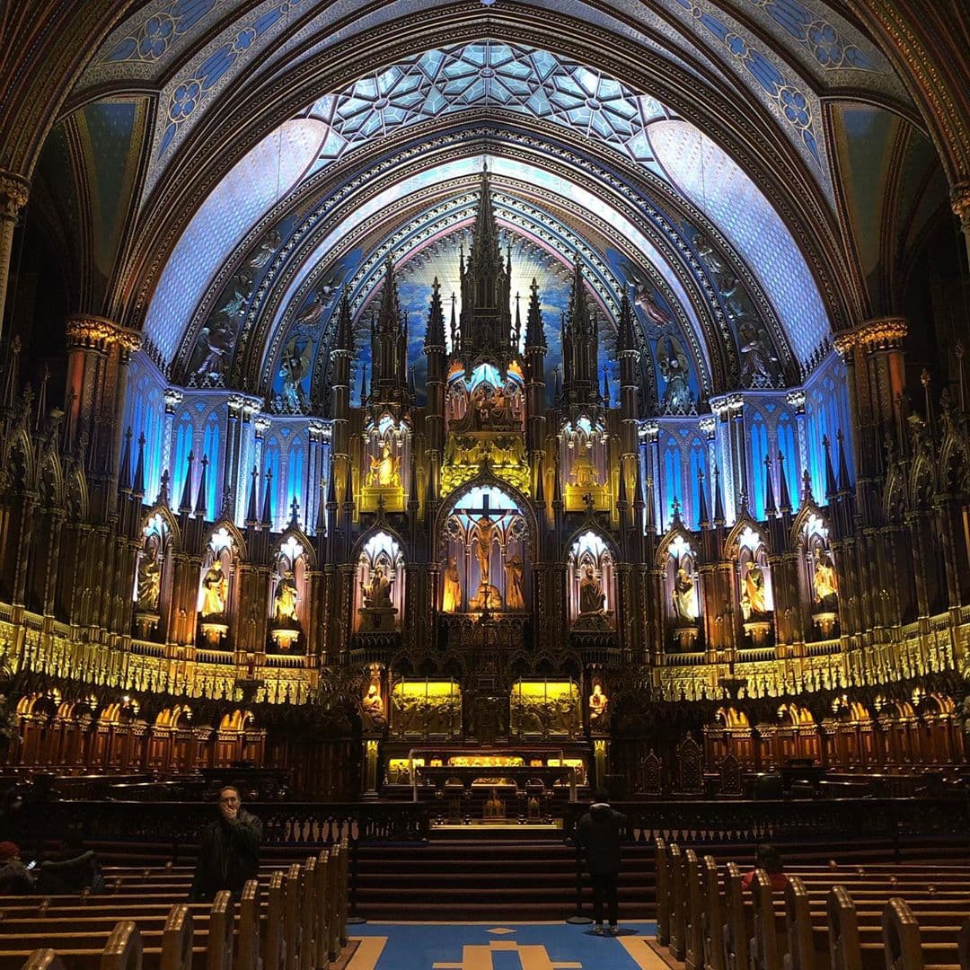 Y claro que también gozamos con ella de los bellos paisajes de Canadá, como el interior de la basílica de Notre-Dame en Montréal.