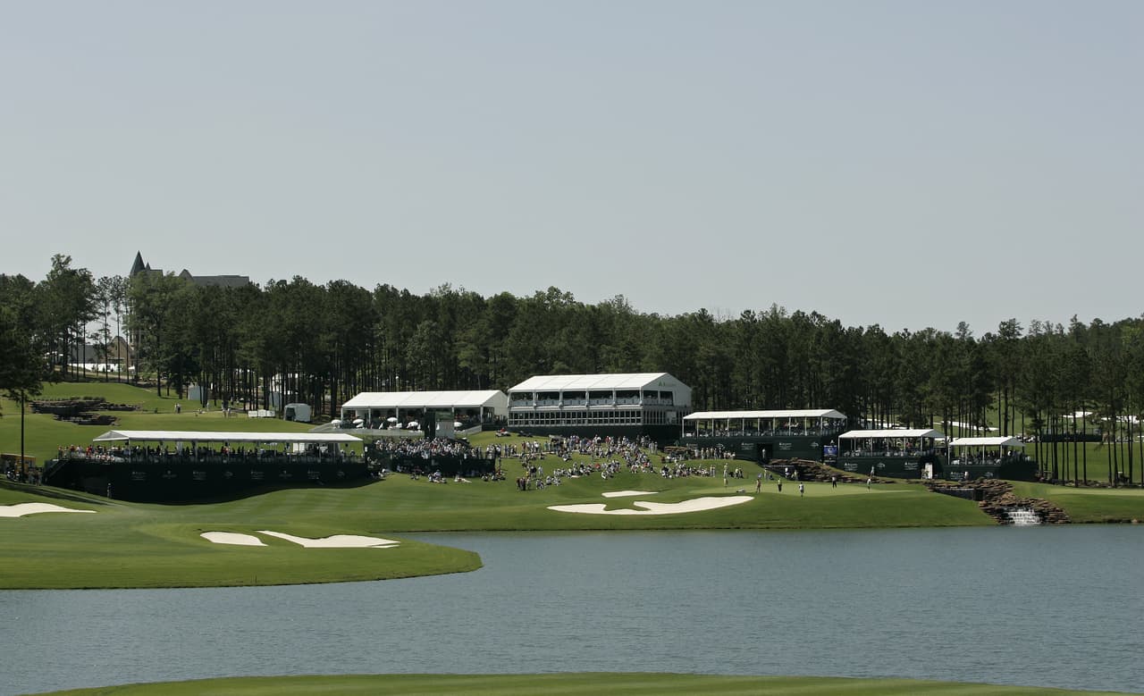<b>Hoover, Alabama</b>
<br>Fue catalogada como la 8 ciudad más segura de Estados Unidos. A menudo es reconocida por tener lo mejor de ambos mundos para las familias con uno de los centros comerciales más grandes del sureste de Estados Unidos, así como áreas naturales como Moss Rock Preserve y Aldridge Botanical Gardens.
<br>
<br>
<b>Población: </b>85,634. 
<br>
<b>Ingreso promedio: </b>$81,038. 
<br>
<b>Tasa de graduación:</b> 96.0%. 
<br>
<b>Tasa de delincuentes sexuales (por cada 10.000):</b> 0.90. 
<br>
<b>Promedio de seguridad: </b>94.34.