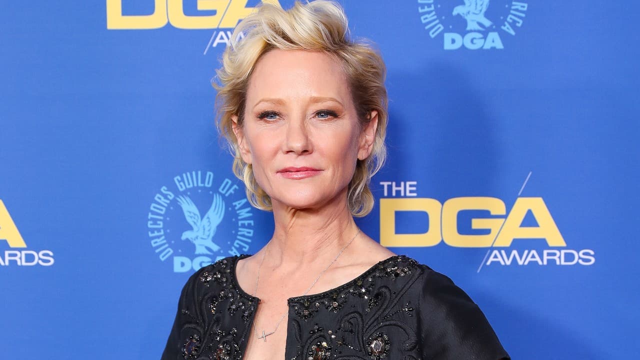 Declaran con muerte cerebral a la actriz Anne Heche tras choque en Mar Vista, Los Ángeles
