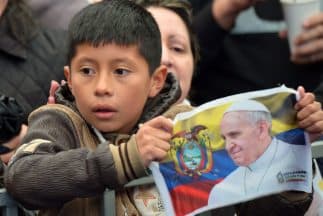 El Papa celebra segunda misa en Ecuador entre rezos y convocatorias de protestas