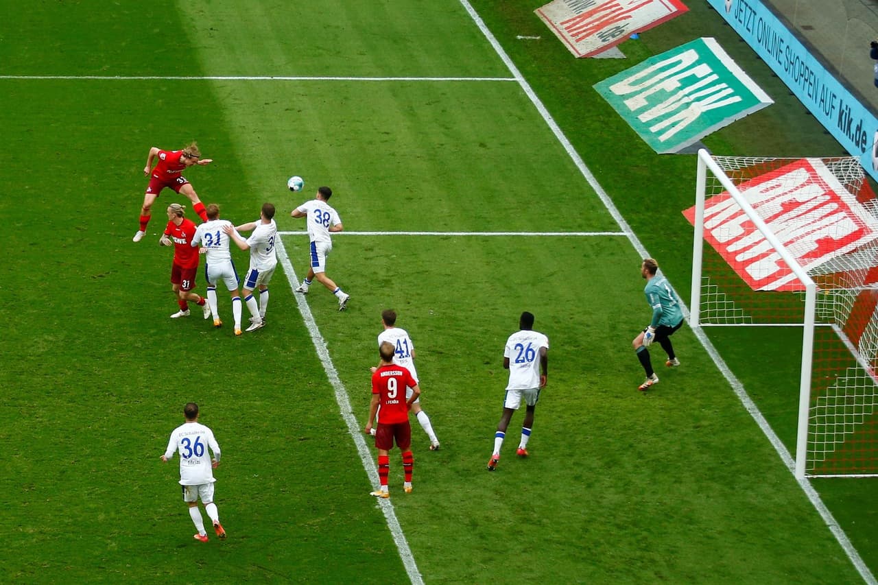 Koln 1-0 Schalke, Unione Berlín 2-1 RB Leipzig, Hoffenheim 2-1 Hertha Berlín, Bayern Múnich 5-2 Augsburg, Borussia Dortmund 3-1 Bayer Leverkusen, Eintracht Frankfurt 3-1 Freiburg, Stuttgart 0-2 Arminia Bielefeld, Wolfsburg 2-3 Mainz y Werder Bremen 2-4 Borussia Moenchengladbach.