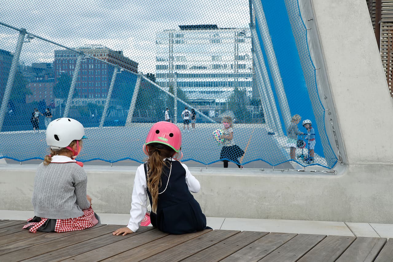 Tras cerca de una década de planificación, el parque Pier 26 abrió al público esta semana en Manhattan.
