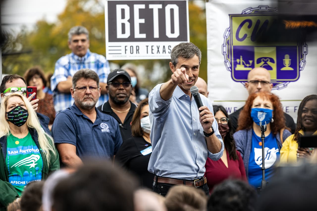 "Cada gramo de mi ser": Beto O’Rourke hace su primer viaje a San Antonio como candidato a la gobernación en Texas 